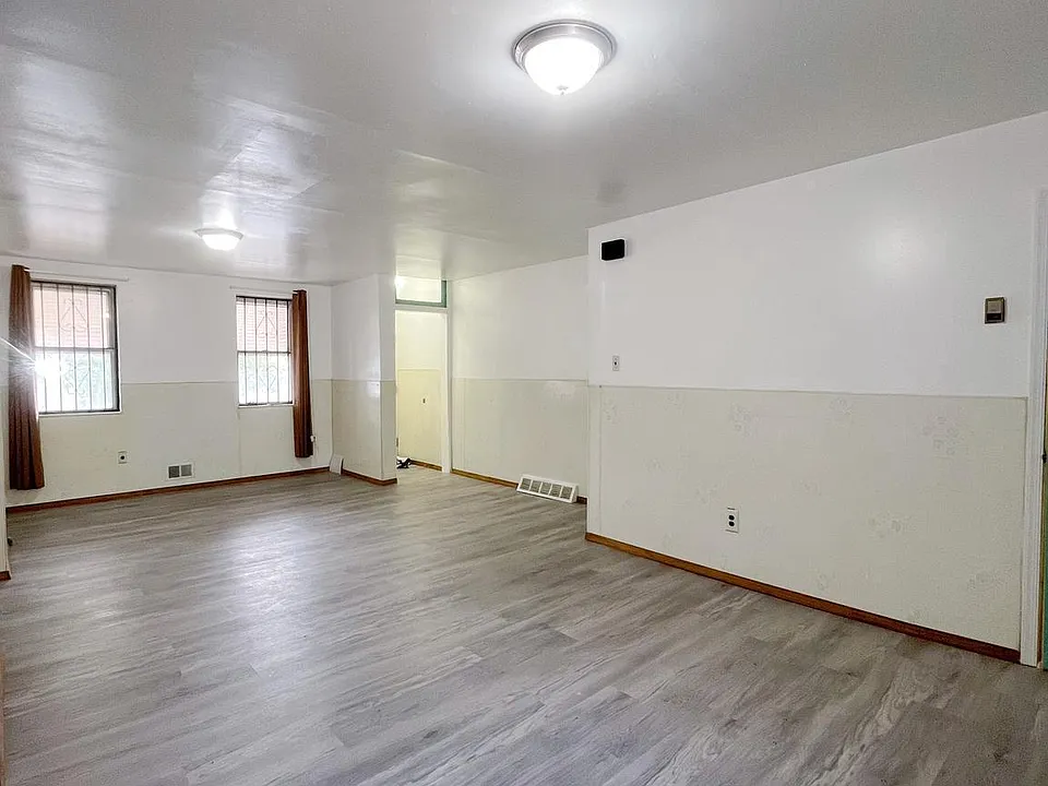 1811 E Sergeant St