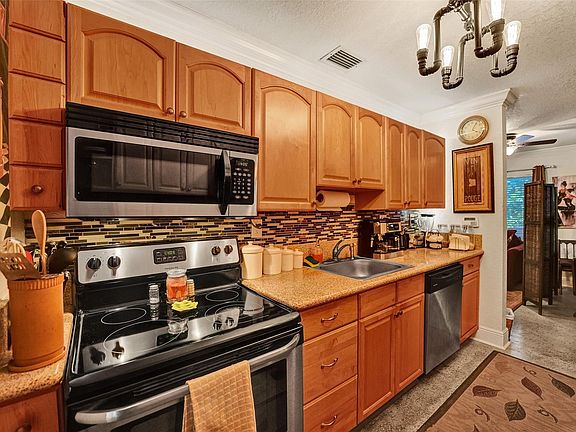 3rd image of 2516 NE 12th Avenue