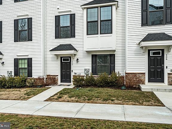 2nd image of 404 Pitch Pine Way
