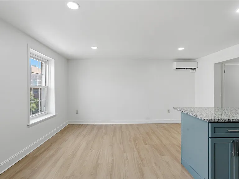 1006 Pine St #3 — Photo 4