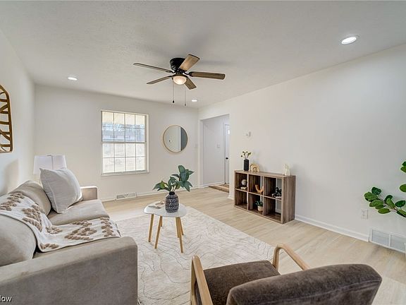 4th image of 20682 Chestnut Dr