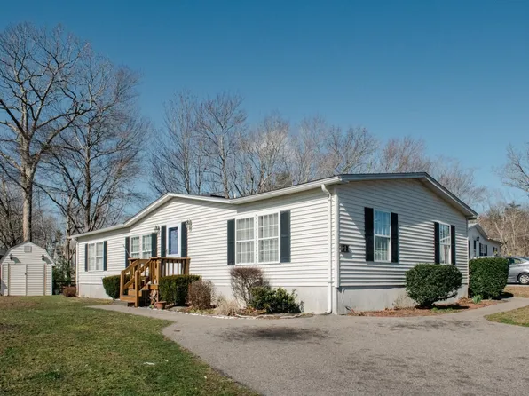 92 Leisurewoods Dr, Rockland, MA 02370