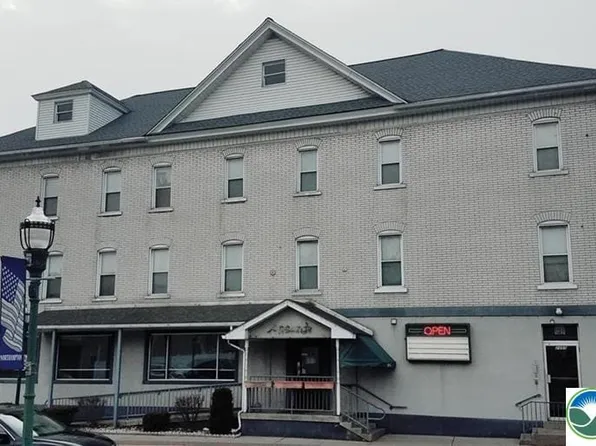 2050 Main St APT 8, Northampton, PA 18067