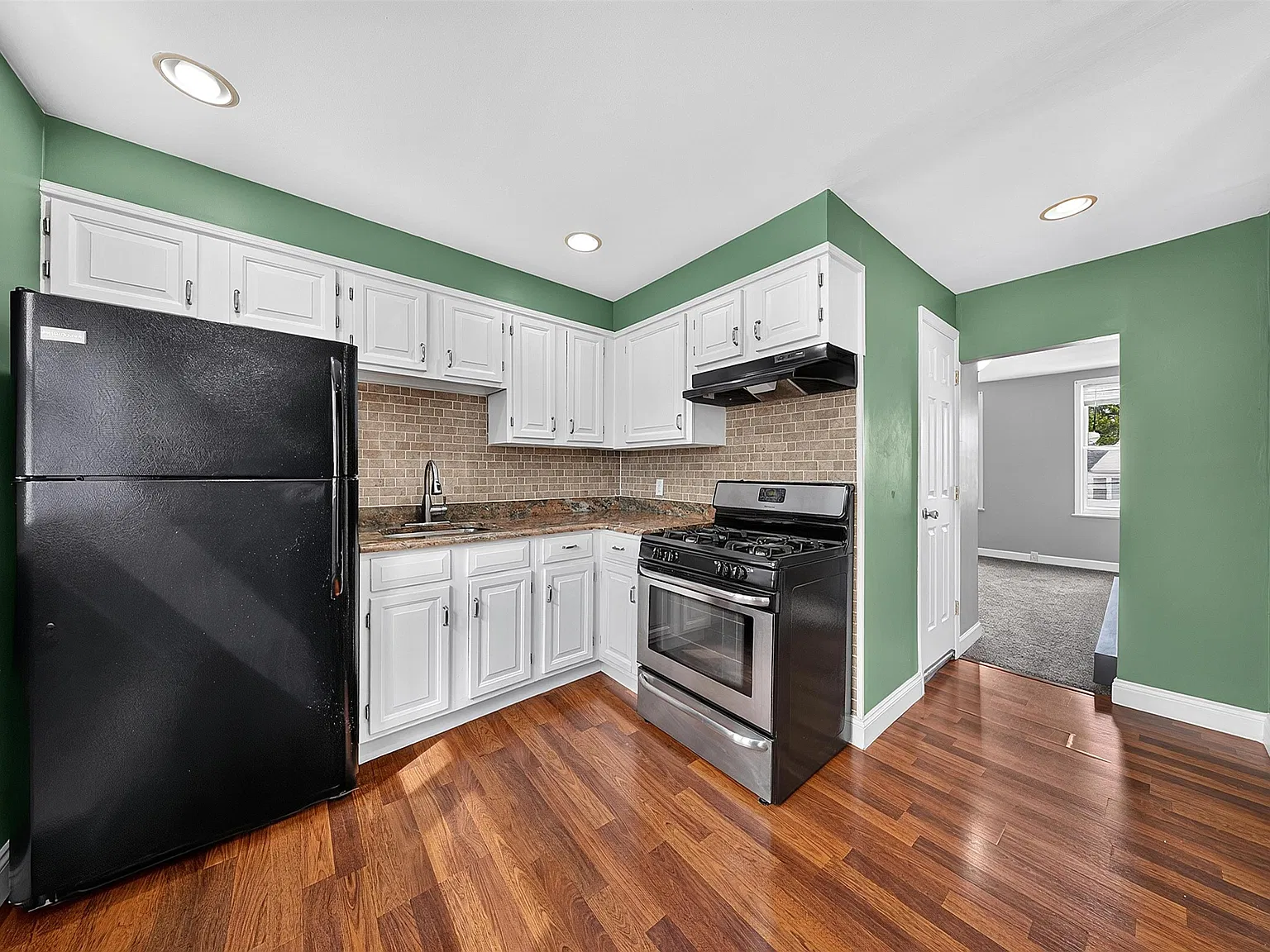 1 bed, 1.0 bath, $1,900 — Photo 1