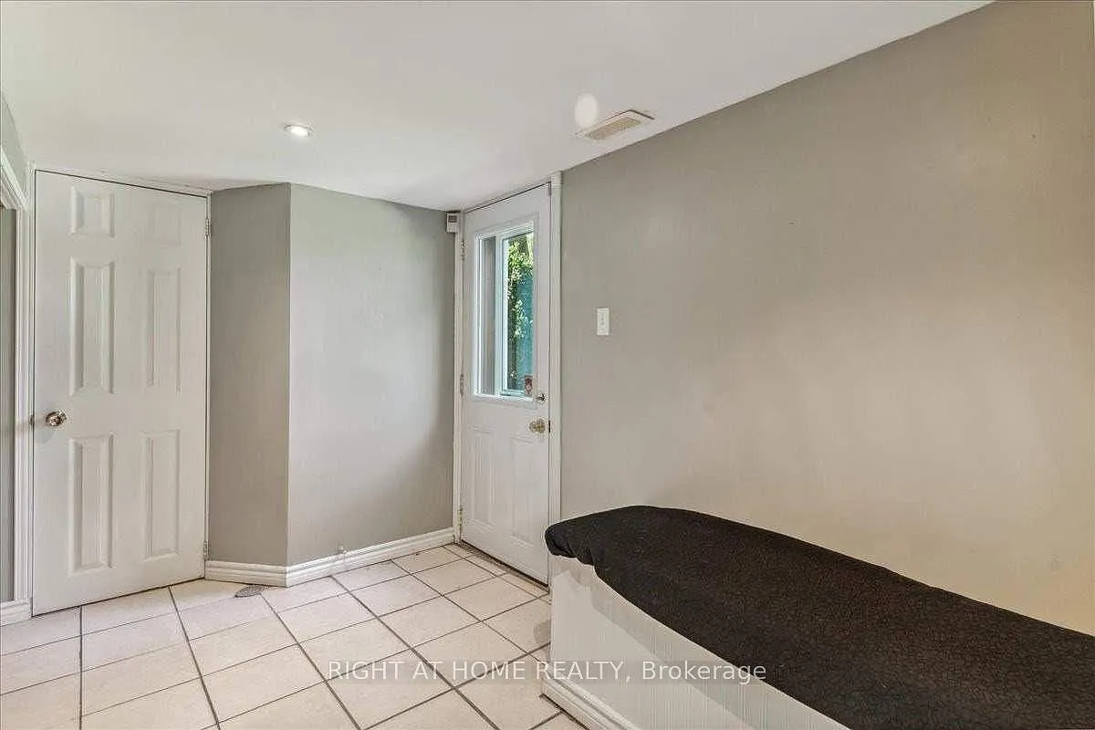 3 bed, $2,800 — Photo 2