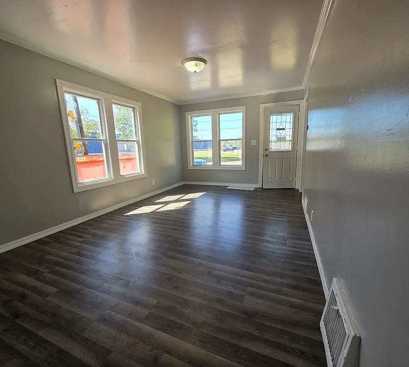 3 bed, 1.0 bath, $1,499 — Photo 3