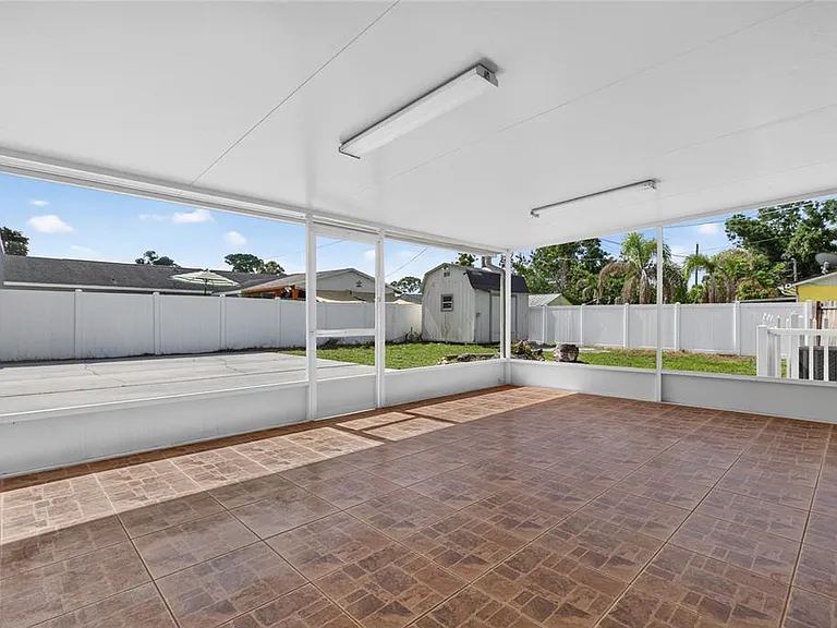 6411 Santa Monica Dr — Photo 28