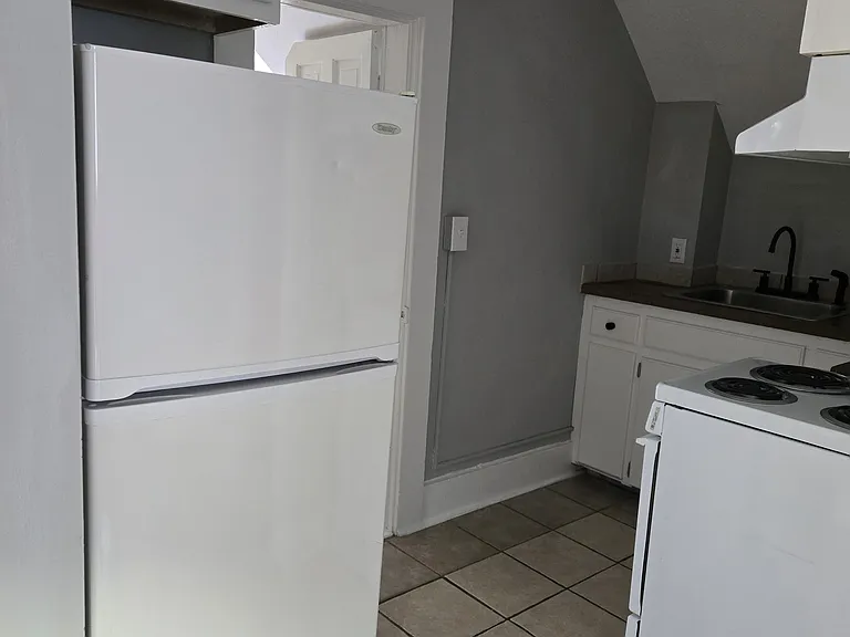 32 Brook St — Photo 11