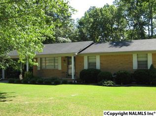 305 Hampton Rd NW, Hartselle, AL 35640