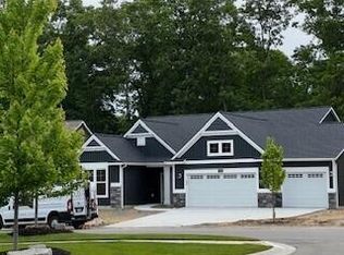 17506 Shinnecock Dr, Spring Lake, MI 49456