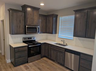 553 NE Dogwood Dr, Sublimity, OR 97385