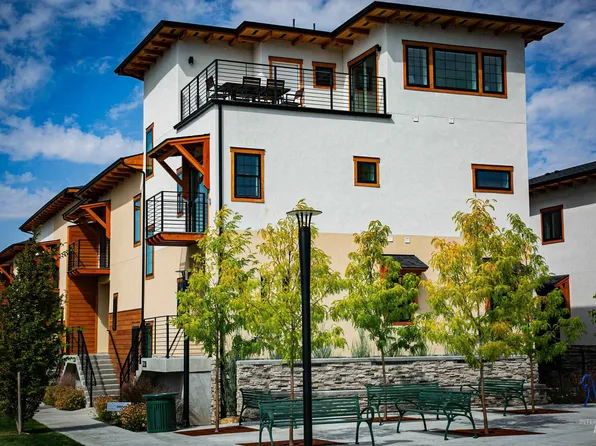 3574 N Adams St, Garden City, ID 83714