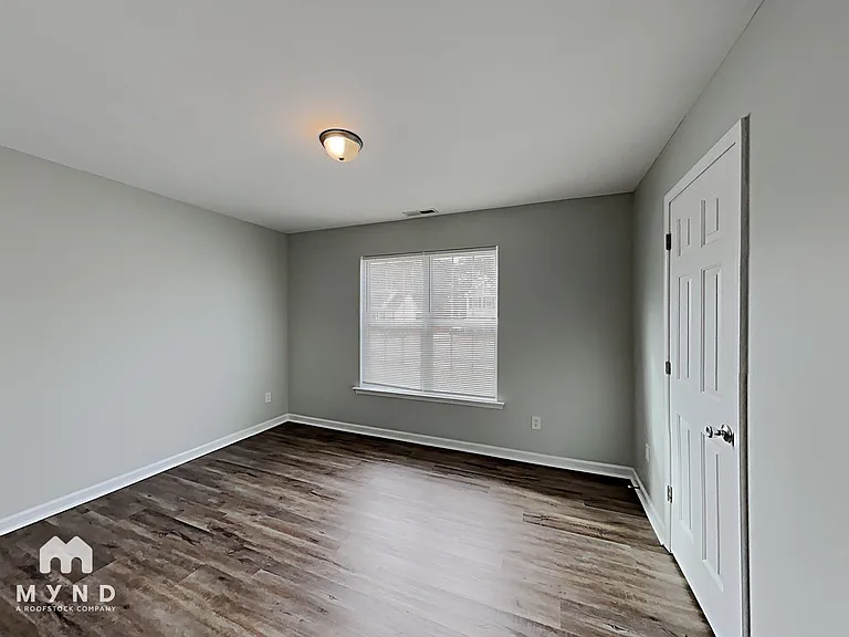 345 E Village Dr — Photo 9