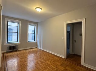 28-31 34th St #26, Astoria, NY 11103