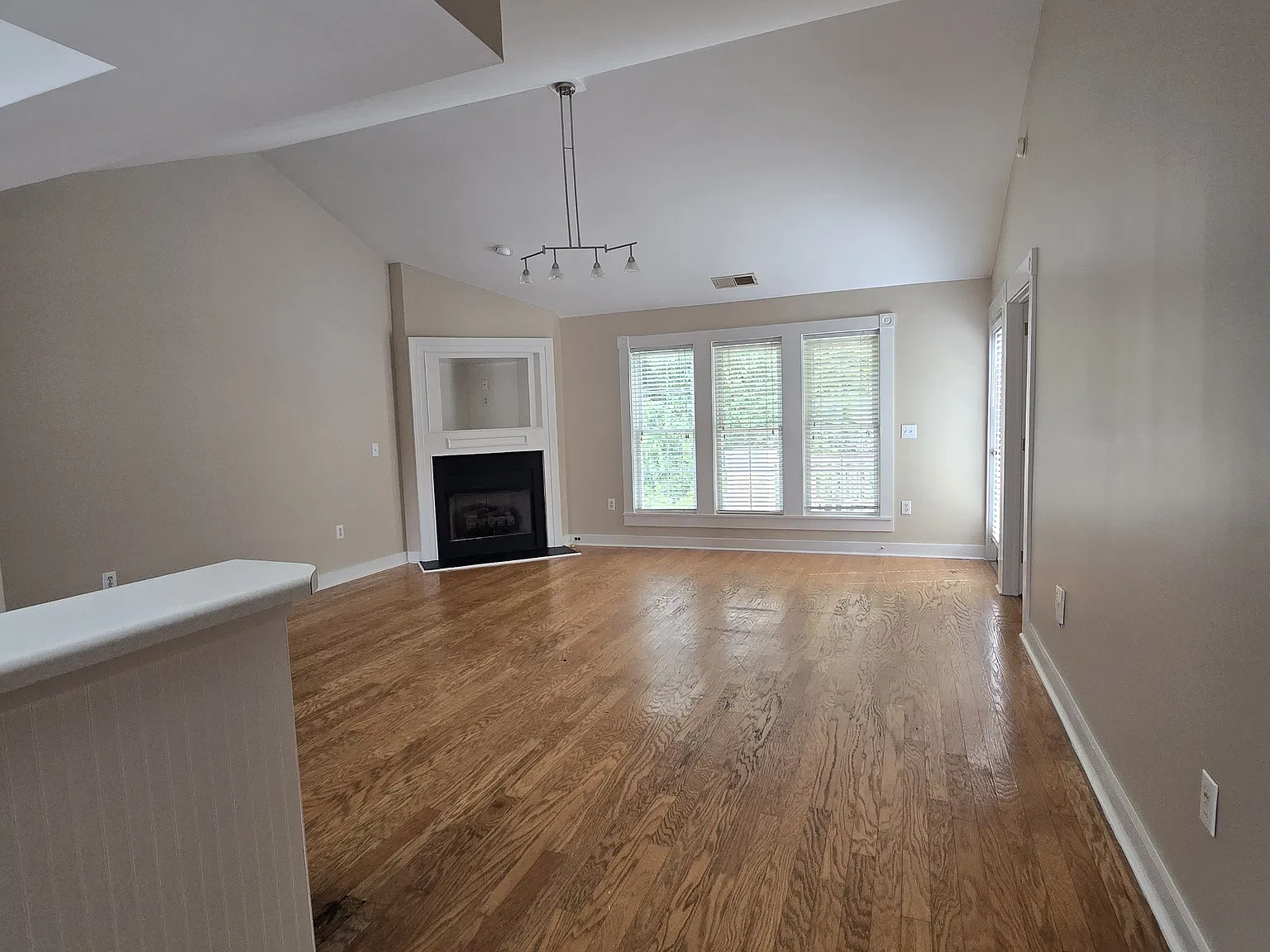 2 bed, 1065 sqft, $1,500 — Photo 2