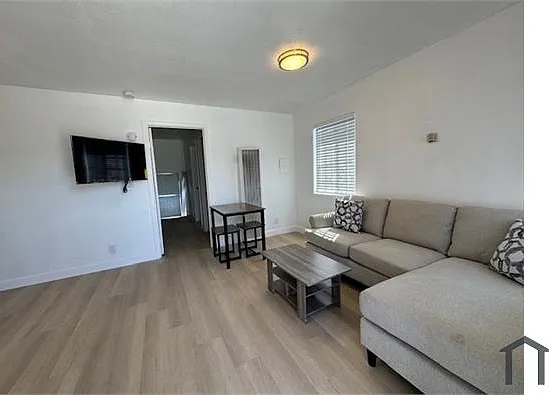 1 bed, 450 sqft, $1,895 — Photo 2