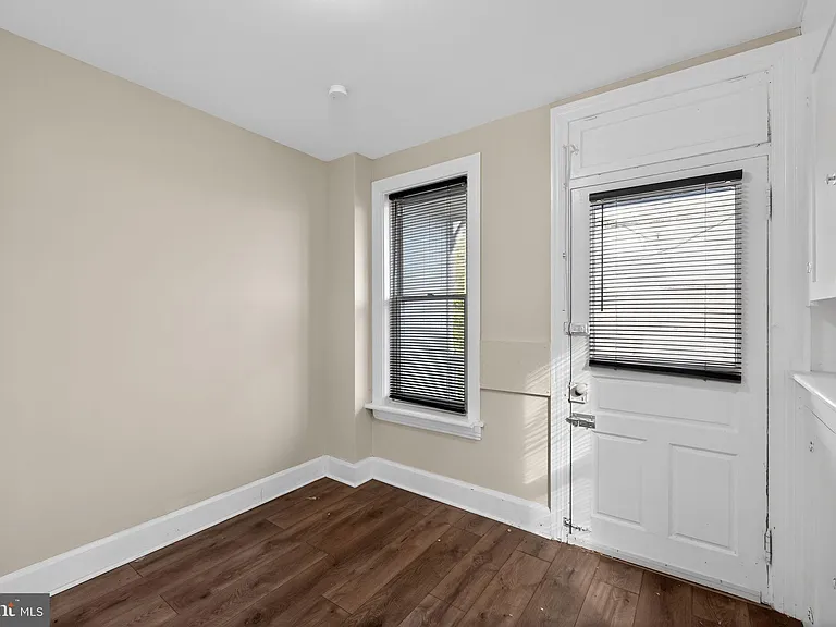 652 Emerald St — Photo 3