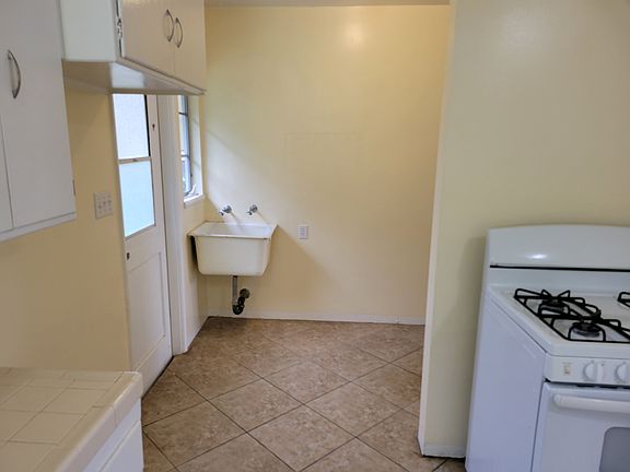 3rd image of 1204 N Altadena Dr