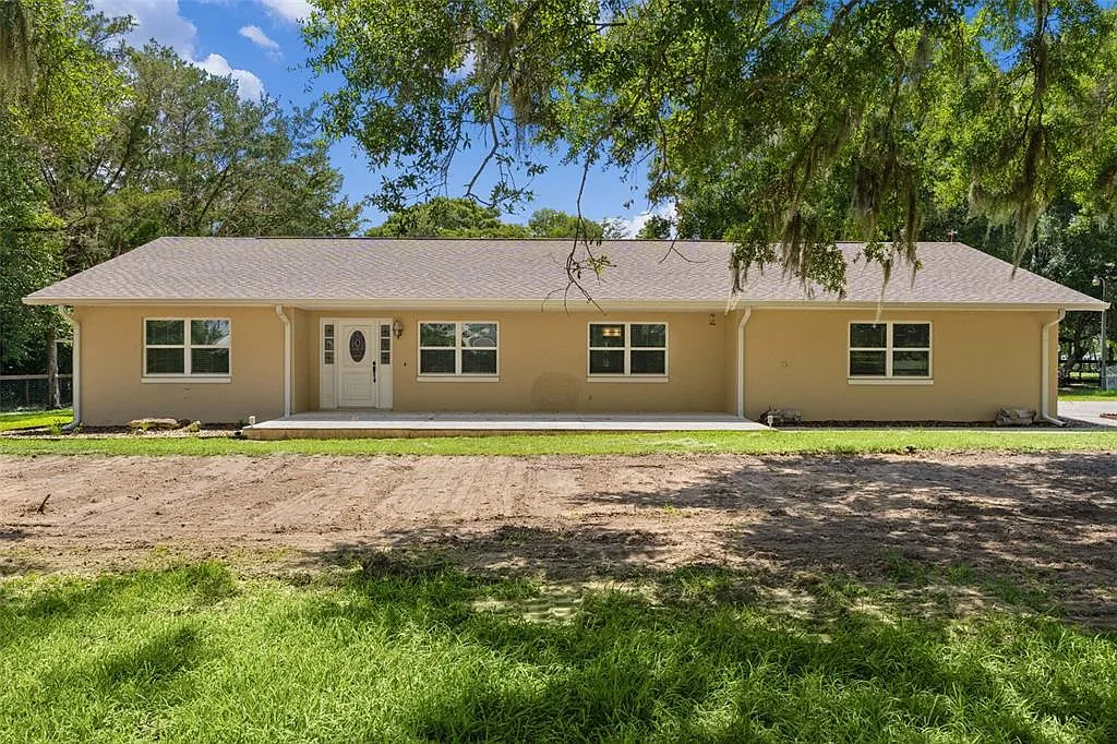 4 bed, 3.0 bath, 2217 sqft, $2,990 — Photo 2