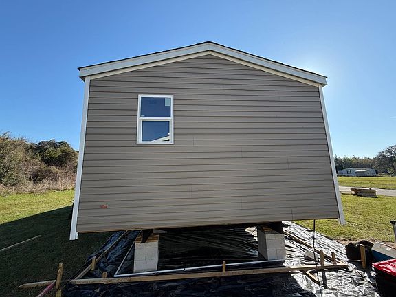 4th image of 151 Merritt Cir