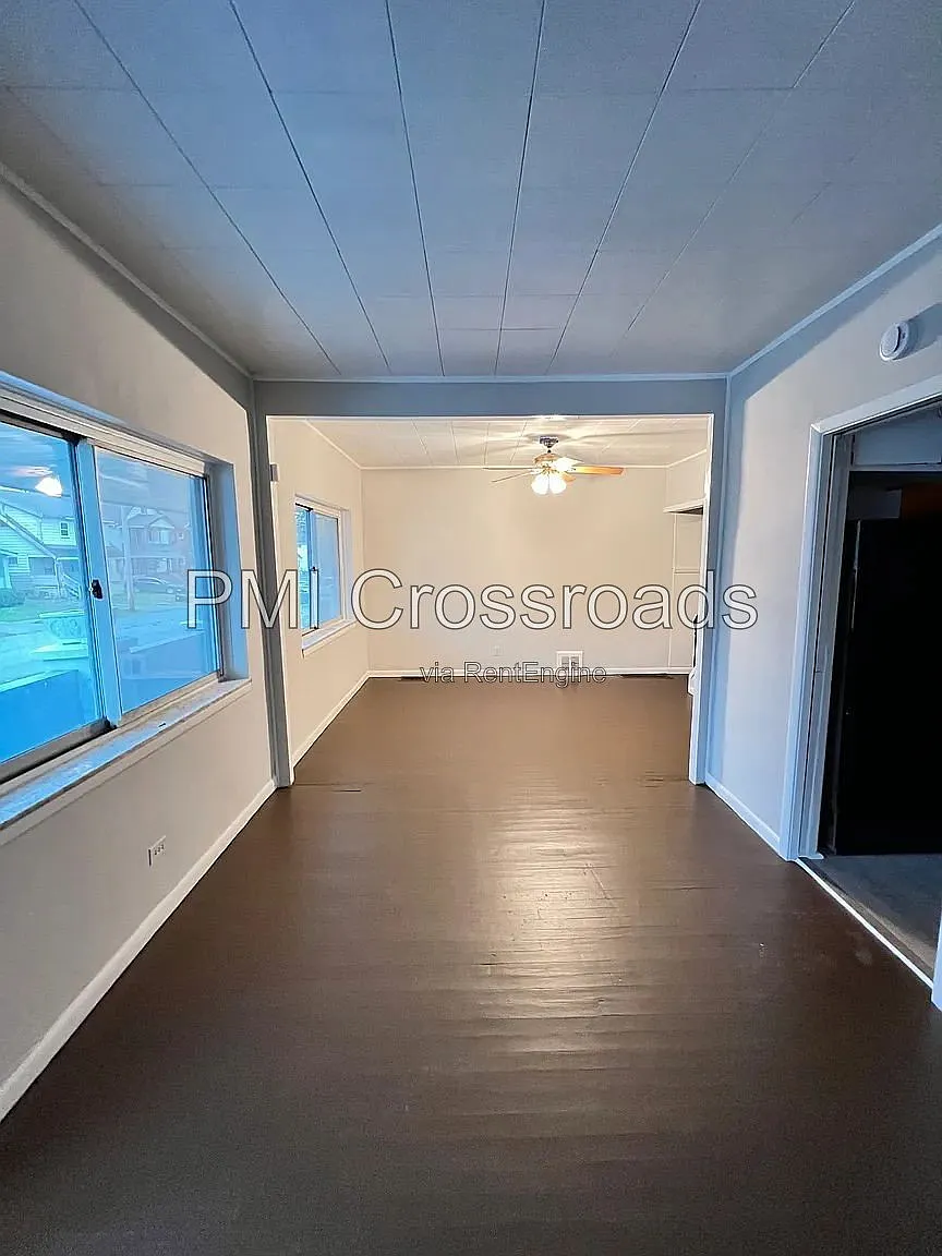3 bed, 1.0 bath, 936 sqft, $1,325 — Photo 4
