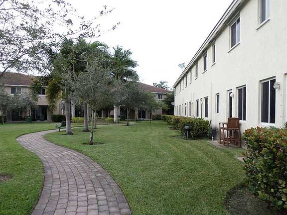 4th image of 21135 NW 14th Pl APT 157