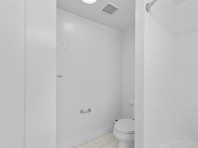 220 Lombard St #317 — Photo 13