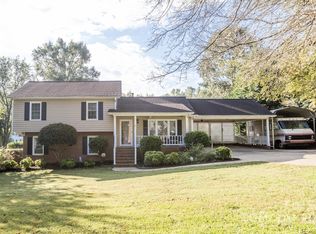 2075 Pine Needle Ct, Gastonia, NC 28056