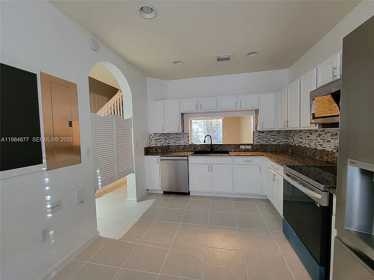 2761 SW 82nd Ave #102 — Photo 7