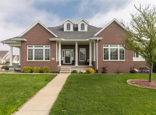 870 Hemlock Ct, Robins, IA 52328