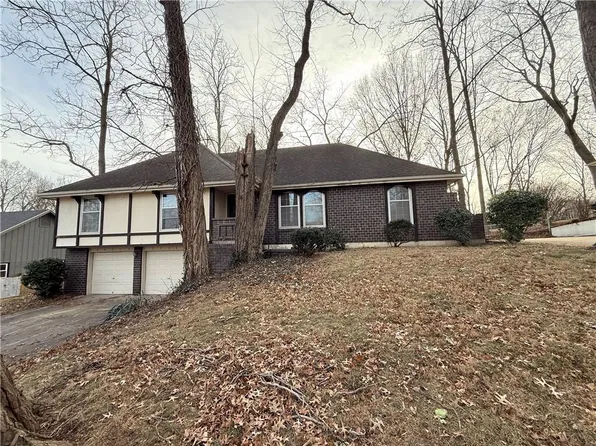 7026 Lakeshore Dr, Raytown, MO 64133