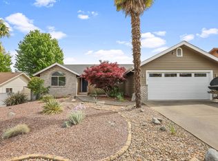 905 NW Regent Dr, Grants Pass, OR 97526