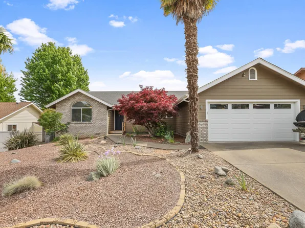 905 NW Regent Dr, Grants Pass, OR 97526