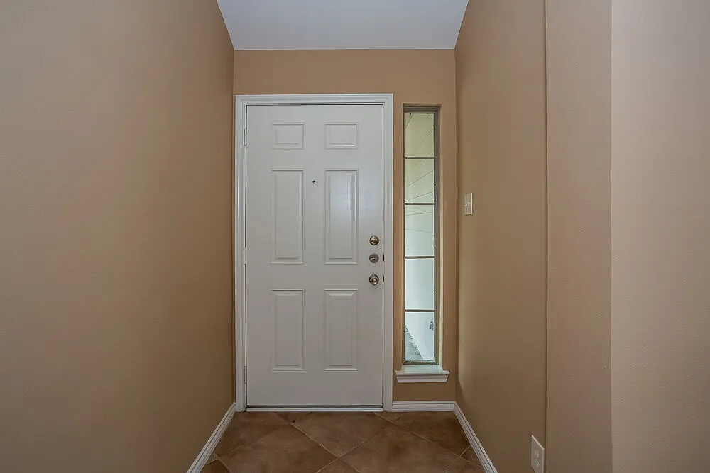 3 bed, 2.0 bath, 1422 sqft, $1,795 — Photo 2