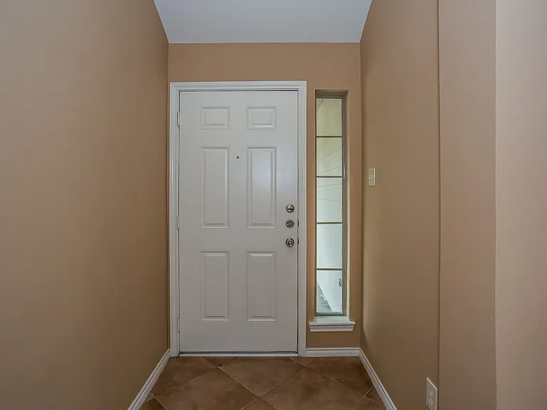 16531 Strathmore Manor Ln — Photo 2