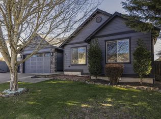 612 N 6th St, Carlton, OR