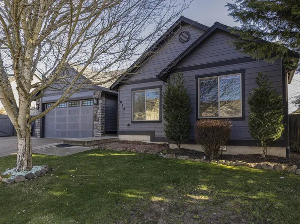 612 N 6th St, Carlton, OR 97111