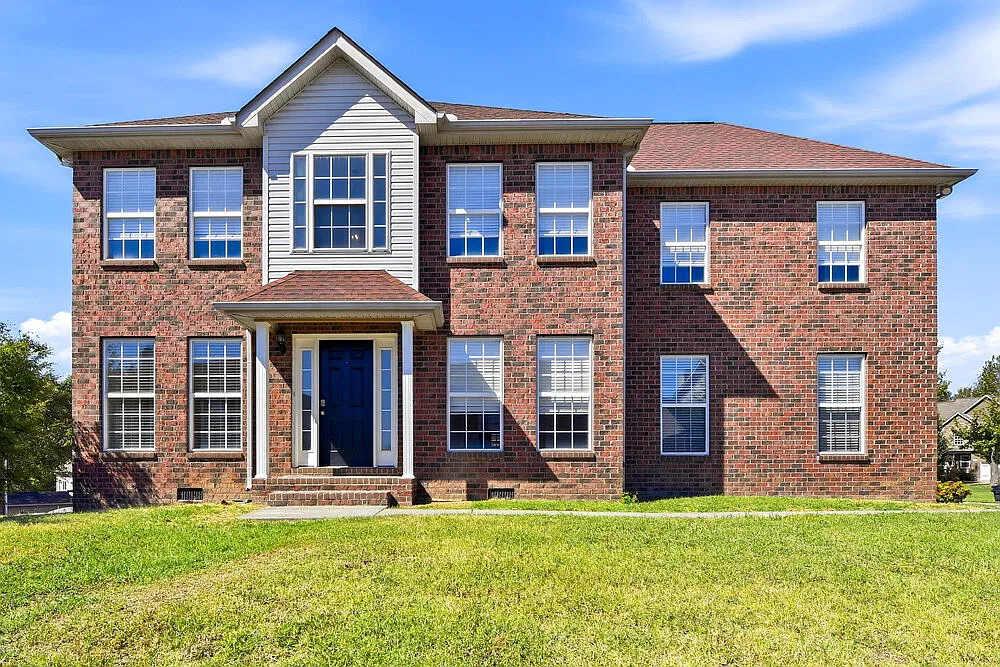 3 bed, 2.5 bath, 2276 sqft, $2,565 — Photo 1