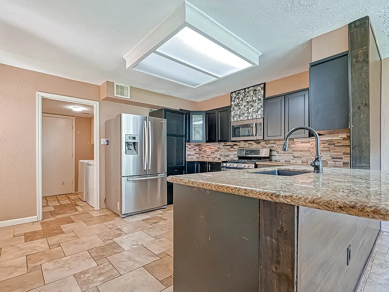 12218 Brighton Ln — Photo 13