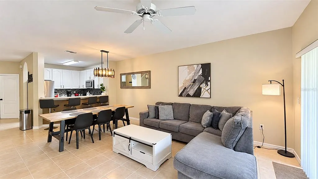 2 bed, 2.5 bath, 1313 sqft, $2,000 — Photo 2