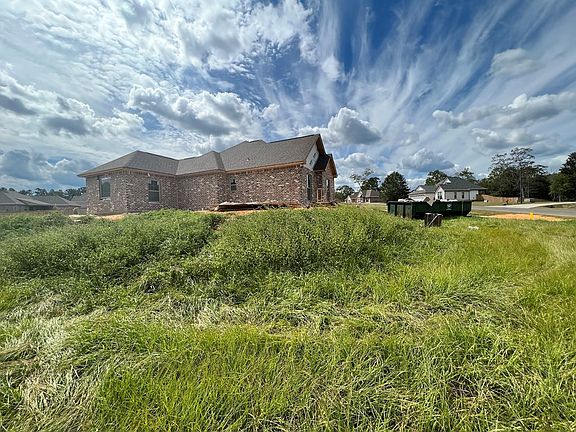 3rd image of 64 Knoll Creek Dr