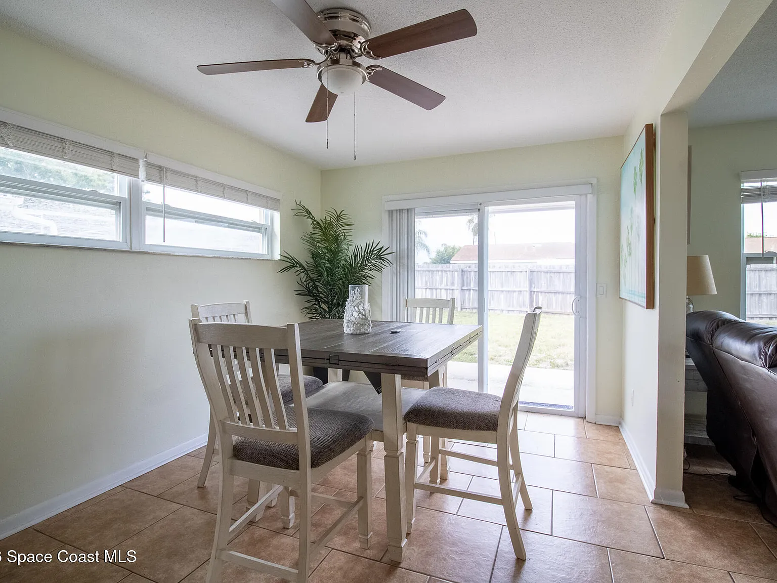 3 bed, 2.0 bath, 1225 sqft, $2,300 — Photo 3