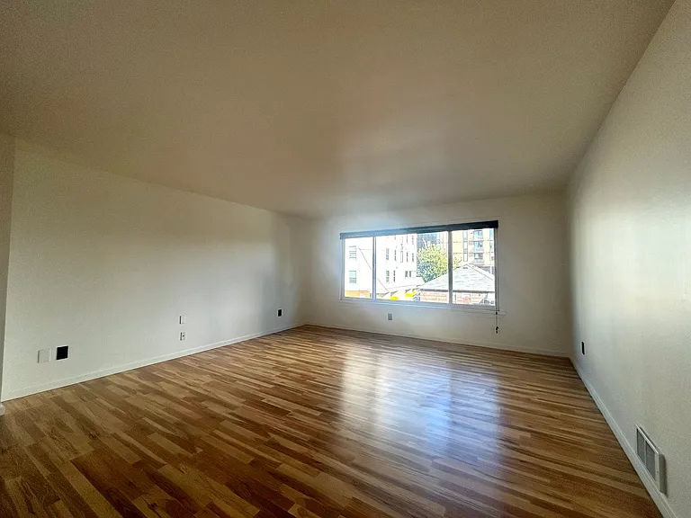 Escolier Apartments — Photo 16