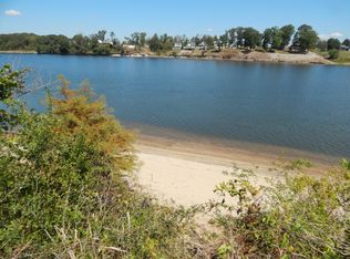 98 Cravens Dr, Savannah, TN 38372