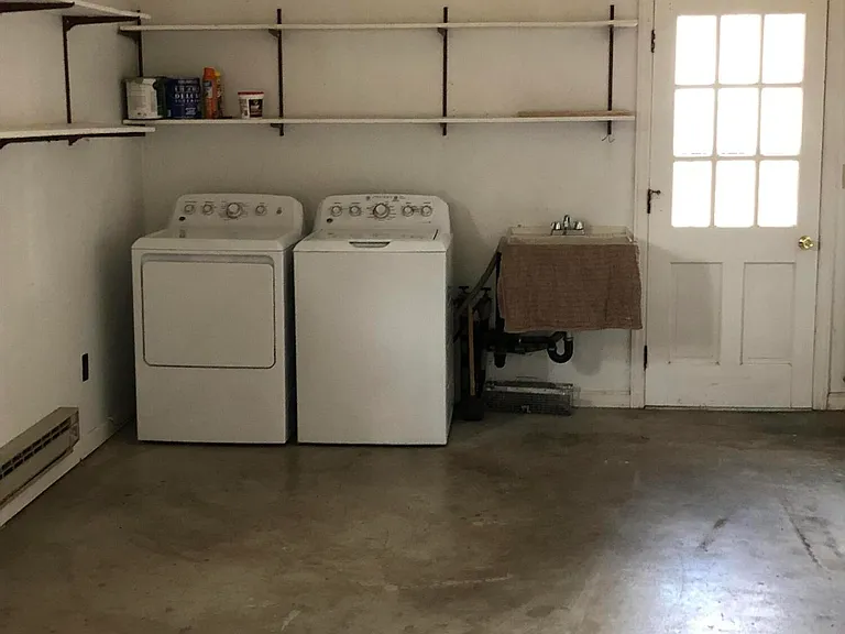 1036 Richmond Ave — Photo 11