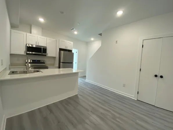 37 Farson St, Philadelphia, PA 19139