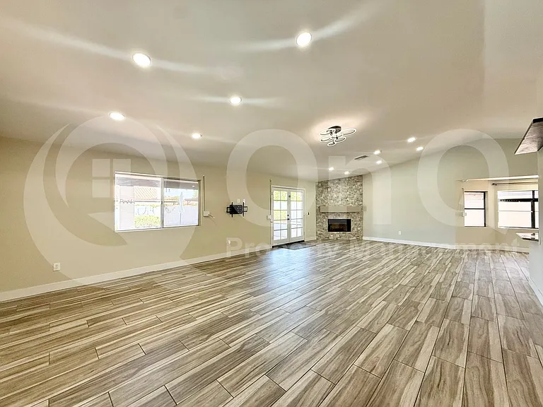 4341 E Betty Elyse Ln — Photo 10