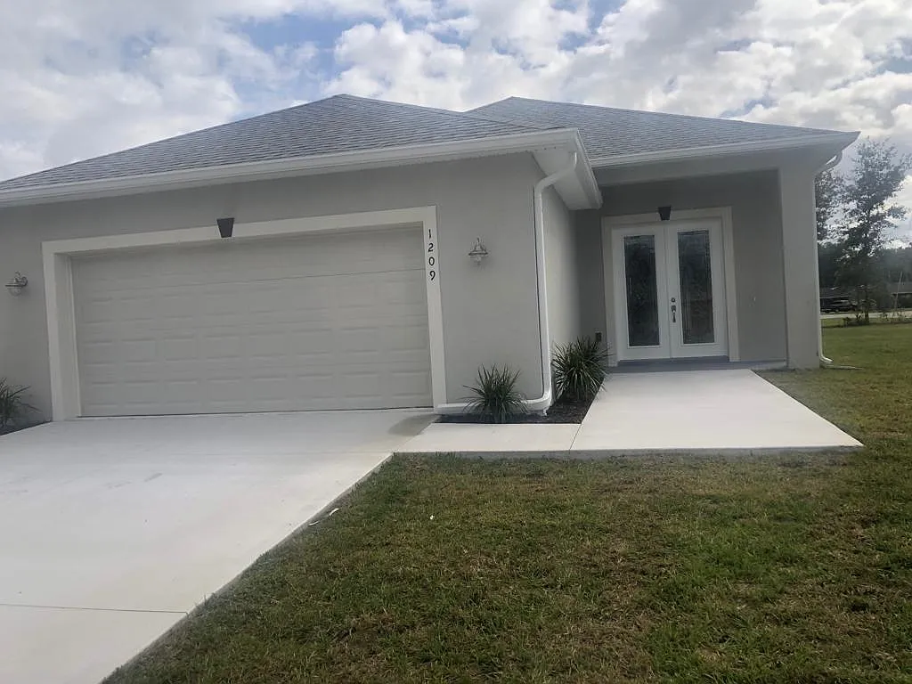 1209 Tivoli Dr — Photo 2