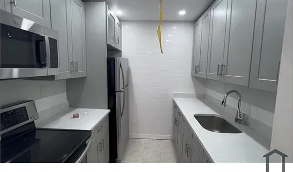 3 bed, 1000 sqft, $3,464 — Photo 3