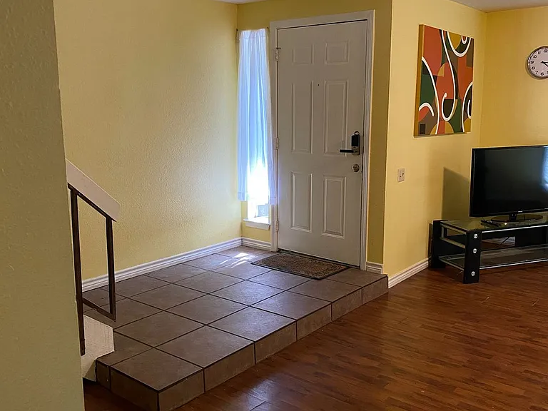 11824 Leisure Dr — Photo 2
